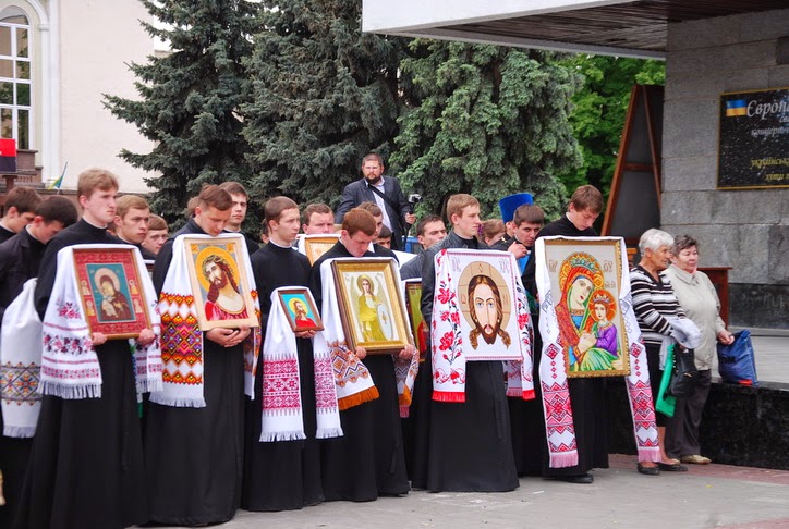 Семінаристи взяли участь у фестивалі “Вишиті обереги єднання”