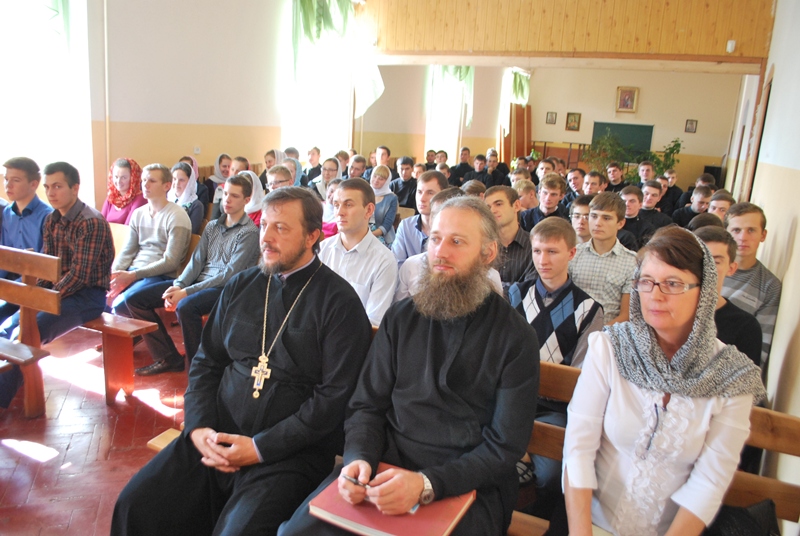 Голова Навчального комітету при Священному Синоді та Синодального інформаційного відділу УПЦ вікарій Київської Митрополії єпископ Ірпінський Климент (Вечеря) відвідав Волинську духовну семінарію де прочитав лекцію для студентів