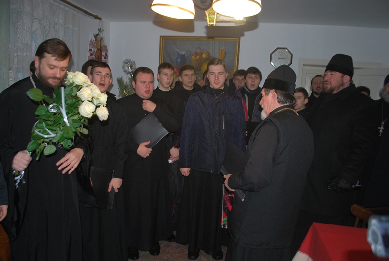 Священнослужителі Волинської єпархії із різдвяними колядками завітали до почесного ректора ВДС протоієрея Петра Влодека