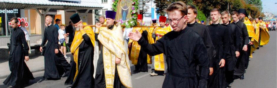 Представники духовної школи взяли участь у хресному ході