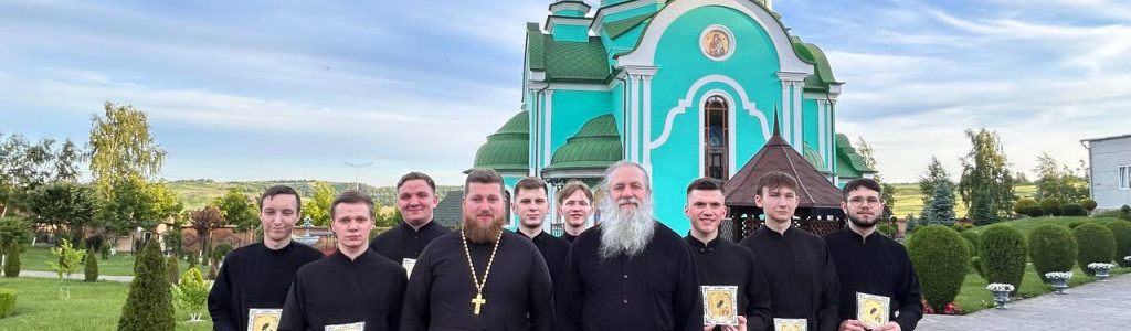 Вихованці 2-го курсу Волинської духовної семінарії відвідали святині Тернопільщини та Буковини